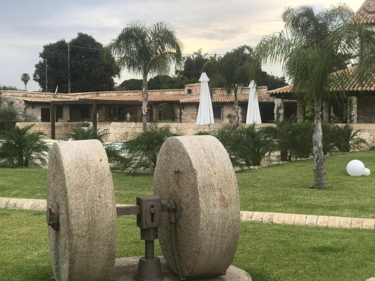 סירקוזה Mythos Holidays & Events מראה חיצוני תמונה